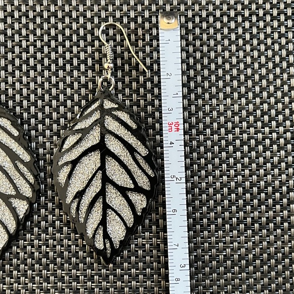 Sparkly Gunmetal Silver-tone Leaf Earrings - Picture 8 of 8